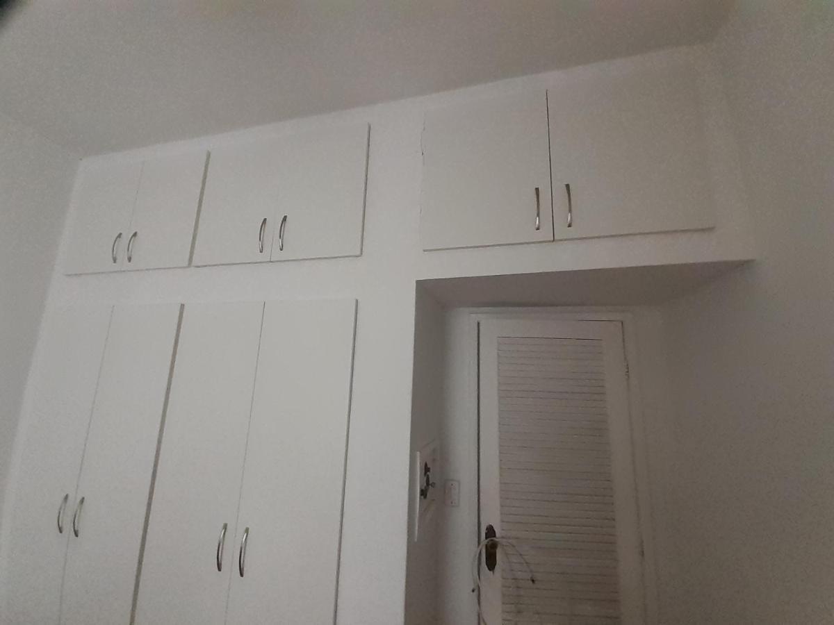 MARAVILHOSO QUARTO E SALA até 4 PESSOAS NO LEBLON na Av ATAULFO DE PAIVA Appartement