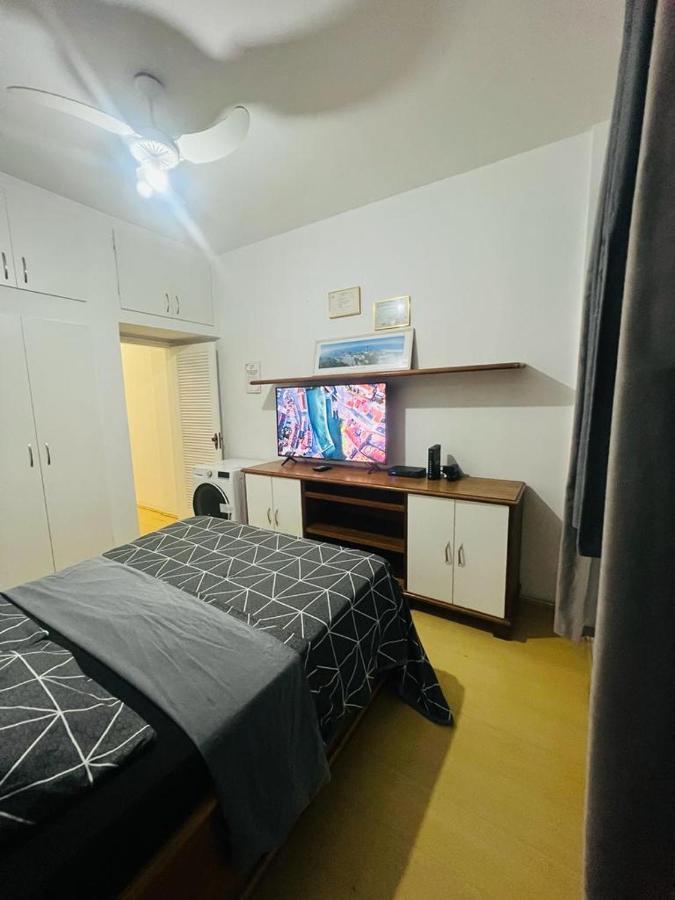MARAVILHOSO QUARTO E SALA até 4 PESSOAS NO LEBLON na Av ATAULFO DE PAIVA Appartement *