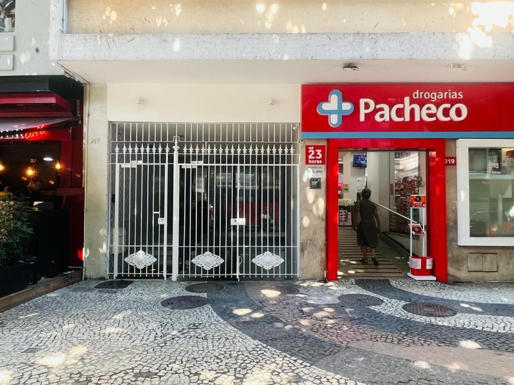 MARAVILHOSO QUARTO E SALA até 4 PESSOAS NO LEBLON na Av ATAULFO DE PAIVA *