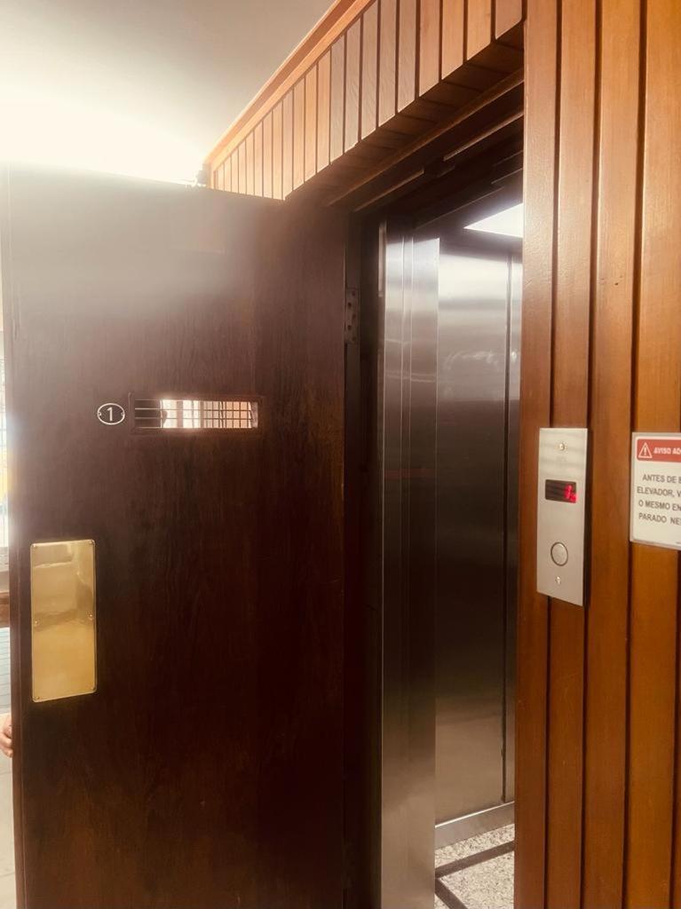 Apartamento MARAVILHOSO QUARTO E SALA até 4 PESSOAS NO LEBLON na Av ATAULFO DE PAIVA Río de Janeiro