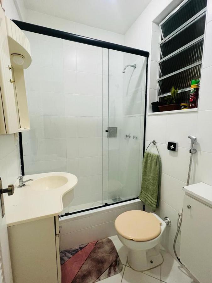 Apartamento MARAVILHOSO QUARTO E SALA até 4 PESSOAS NO LEBLON na Av ATAULFO DE PAIVA